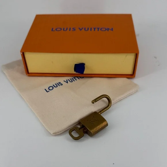 Louis Vuitton Lock and Key #321 with Box and Dust Cover - Picture 1 of 4